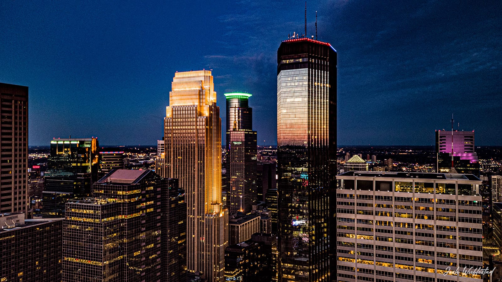 picture of Minneapolis, Minnesota skyline at night